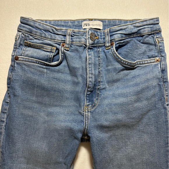 ZARA Size 8 Straight Leg Medium Wash Jeans Raw Frayed Hem - Picture 3 of 11